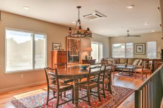 Luxe Townhouse with Garage and Terrace - 4