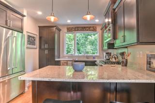 Luxe Townhouse with Garage and Terrace - 3