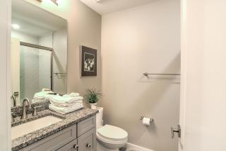 Star Location with Spacious Layout - Asheville - 3