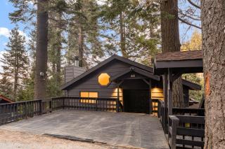 Modern Treetop Cabin by Lake Arrowhead Village - 9