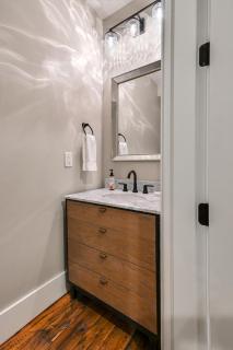 Phenomenal 2 Bedroom 2 and a half Bathroom Downtown Property - Asheville - 9