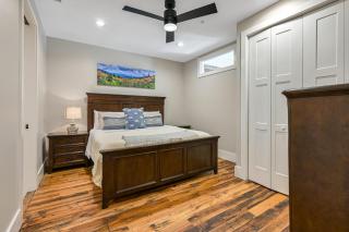 Phenomenal 2 Bedroom 2 and a half Bathroom Downtown Property - Asheville - 7