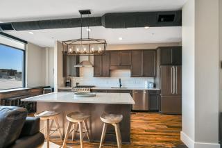 Phenomenal 2 Bedroom 2 and a half Bathroom Downtown Property - Asheville - 6