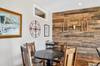 Phenomenal 2 Bedroom 2 and a half Bathroom Downtown Property - 5