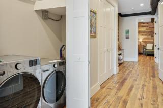Phenomenal 2 Bedroom 2 and a half Bathroom Downtown Property - Asheville - 4
