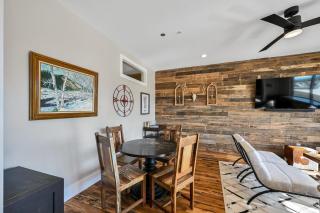 Phenomenal 2 Bedroom 2 and a half Bathroom Downtown Property - Asheville - 2