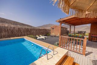 Casa Amaya - Spacious House with Pool, Large Garden, BBQ, 2 Terraces, and Ideal Location - El Charco - 0
