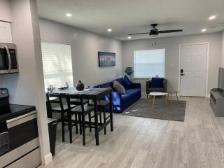 Charming 2-Bedrooms Central Clearwater Apartment With Private Backyard - Clearwater - 0