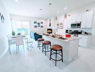 Brand New 3 Suites 5 min to Disney - 9