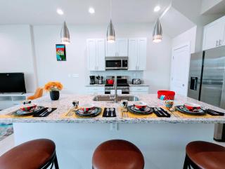 Brand New 3 Suites 5 min to Disney - Orlando - 7
