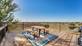 Private Guesthouse with Deluxe Home Theater home - Waxahachie - 2