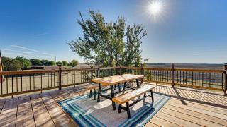 Private Guesthouse with Deluxe Home Theater home - Waxahachie - 1