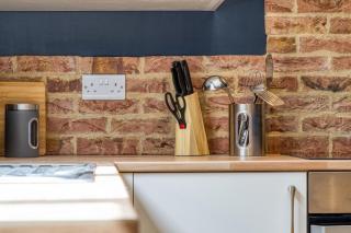 Suite 1 - Class Apartment With King Sized Bed - Lincoln - 3