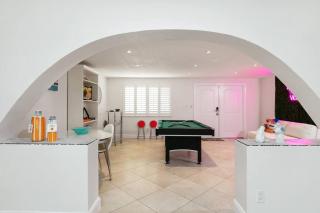 ~Villa Victoria Luxury! (Pool)~1 mile from beach - Fort Lauderdale - 3
