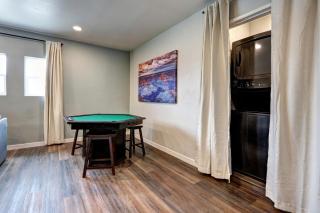 Luxury 3-bed home near the Strip w/ a poker table - 2