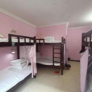 Yangshuo How Flowers Hostel & Party Coliving Coworking Nomads - 2