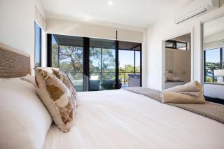 Solari Huskisson - 1