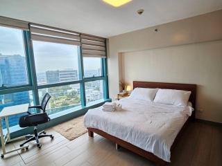 One Uptown BGC Modern & Spacious, Great Location, 200mbps & washer - Manila - 0