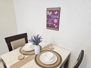 One Uptown BGC Modern & Spacious, Great Location, 200mbps & washer - Manila - 9