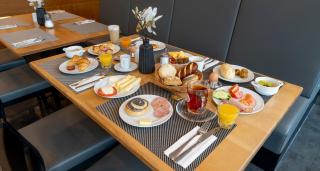 PLAZA Premium Köln - 8
