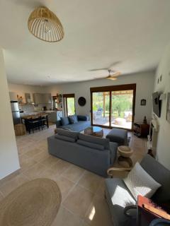 Paralia Homes cheerful 2 bedroom with pool, unit #1 - 5