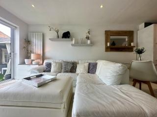 Fantastic 2-Bed House with Parking - Hosted by Hutch Lifestyle - Leamington Spa - 8