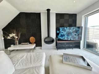 Fantastic 2-Bed House with Parking - Hosted by Hutch Lifestyle - Leamington Spa - 5