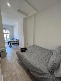 Studio Apartment Great Location - Swadlincote - 0