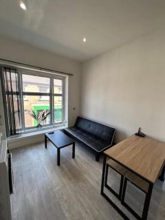 Studio Apartment Great Location - Swadlincote - 5