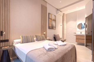 Magnificent Renovated 2BD 2BTH Duplex with Backyard - City Centre - Málaga - 4