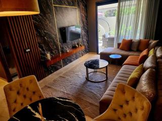 Elegant studio with jacuzzi terrace and swimming pool - 2