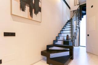 Magnificent Renovated 2BD 2BTH Duplex with Backyard - City Centre - 4