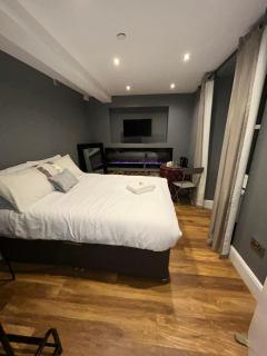 Cosy Double Bed With Fire Place - 3