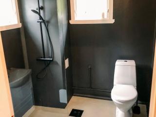 Solrik hytte med tilgang til brygge og stor hage - Risør - 4