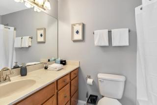 Wonderful Home With Hot Tub 5 Min to Downtown Asheville - Asheville - 2