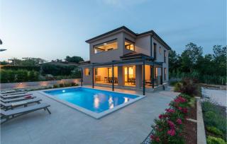 4 Bedroom Amazing Home In Kadumi - Kadumi - 9