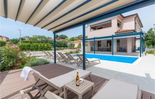 4 Bedroom Amazing Home In Kadumi - Kadumi - 8