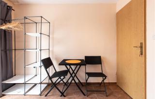 Gorgeous Apartment In Gornji Karin - 9