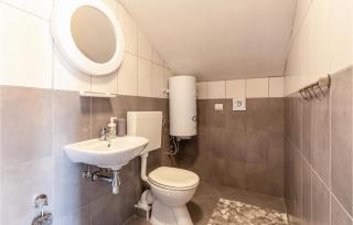 Gorgeous Apartment In Gornji Karin - 5
