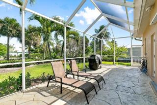 Mile From Beach Access, Spacious and Redone, Heated Pool - 4
