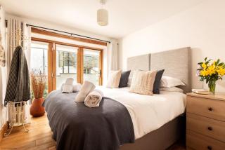 East Trenean Farm Cottages -4 Luxury Cornish Cottages sleeping 20 with hot tubs, private gardens, rural views and EV facilities - 6