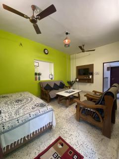 ONLY FOR FAMILY - Aum Inn Homestay - Independent AC 1 BHK in a Bunglow - 4