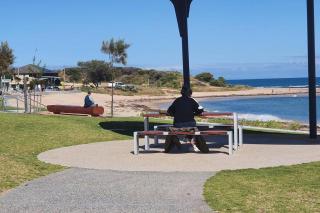 Beautiful Falcon Bay - B & B Accommodation - Wannanup - 3