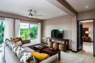 Maison Blanche - Elegant 3BR Oasis, Pool, Balcony & BBQ in Flamingo - 8