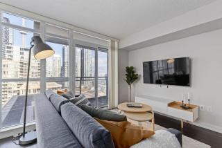 Work From home with Parking WIFI and CN Tower View - 8