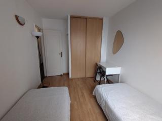 5 mn, 450m walk Metro La Defense 3BR Parking - 5