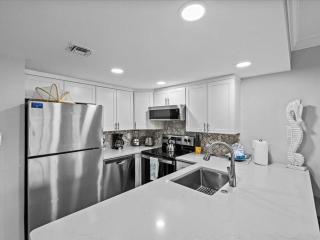 Holiday Surf and Racquet Unit 209 - 9