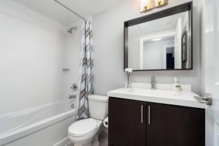 Modern Condo 1 BD 1BA with a Sofabed Downtown - 6