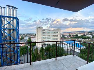 Up Town 1 room apartment available Now For UNTOLD FESTIVAL - 6