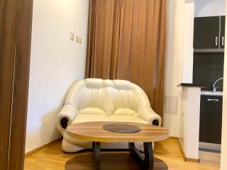 Up Town 1 room apartment available Now For UNTOLD FESTIVAL - 4